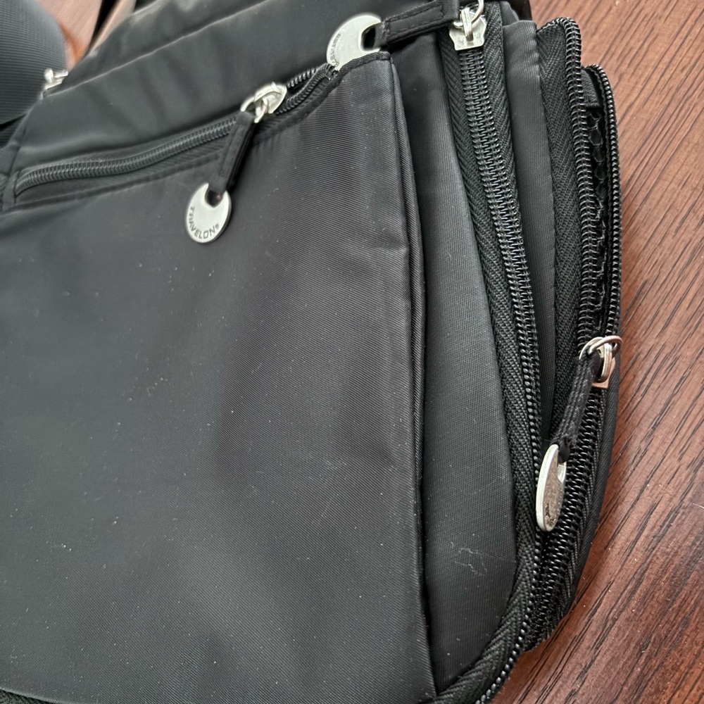 Travelon Anti-Theft Classic Small East/West Crossbody bag - Picture 8 of 12
